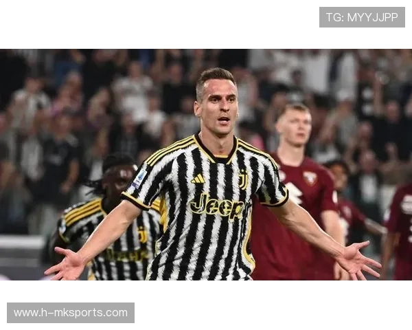 尤文米利克跑位精准后抢点破门，展现锋线威力