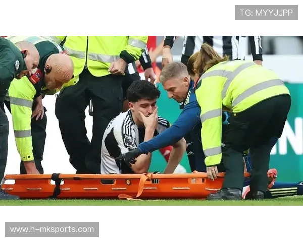 曼城反抢后立即攻门