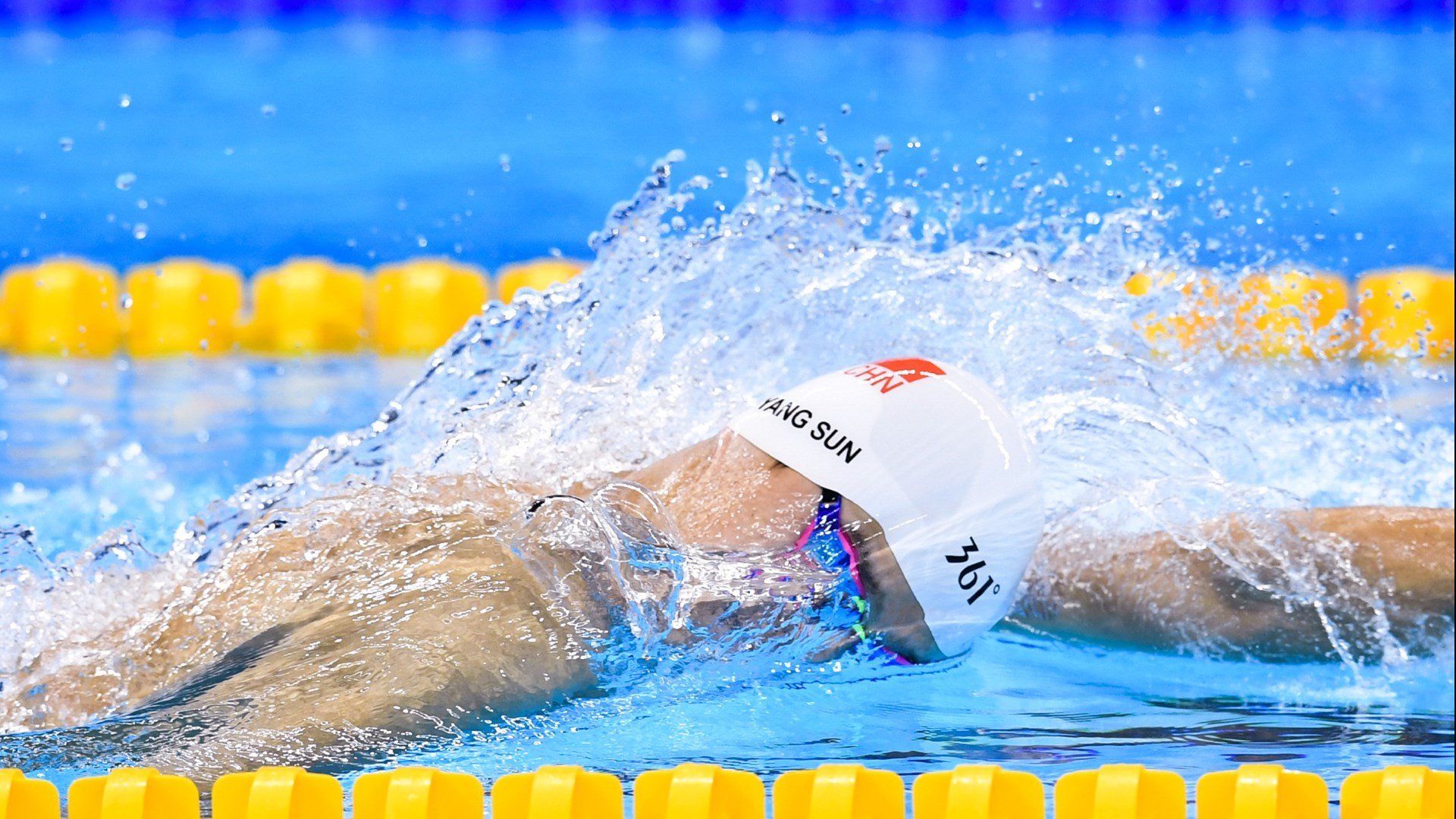 反手神球助力状态回暖，尹航力挺樊振东，乒乓球尹航赢过张继科吗